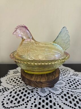 Tri- COLOR Hen On NEST- Import